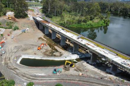 An aerial photo of construction at the new Mt Crosby bridge