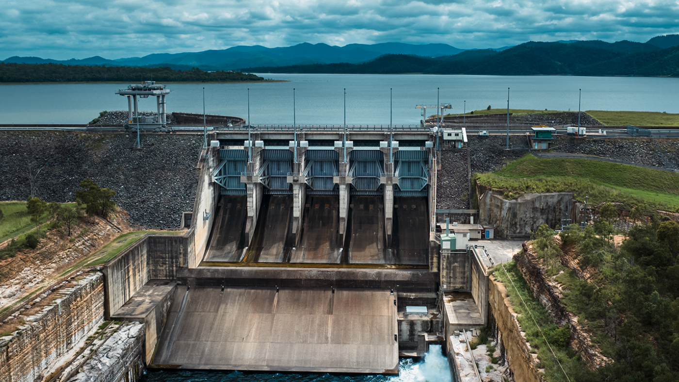 view_of_wivenhoe_dam_spillway_and_lake.jpg